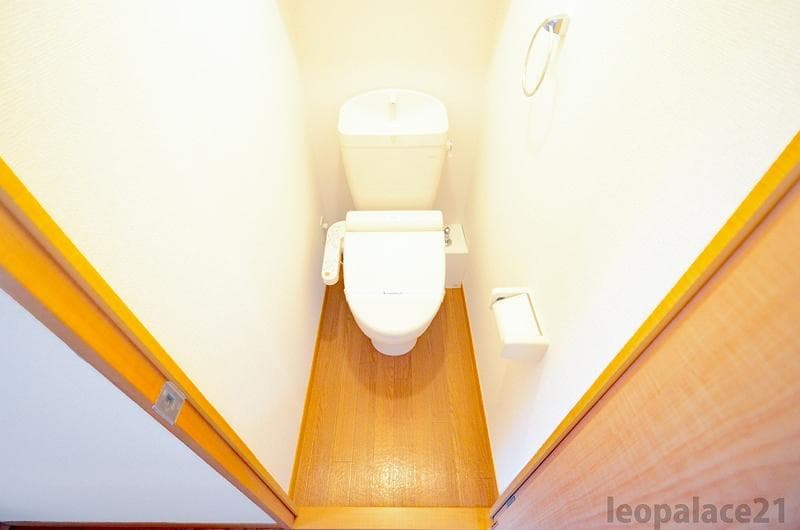 Room image 15