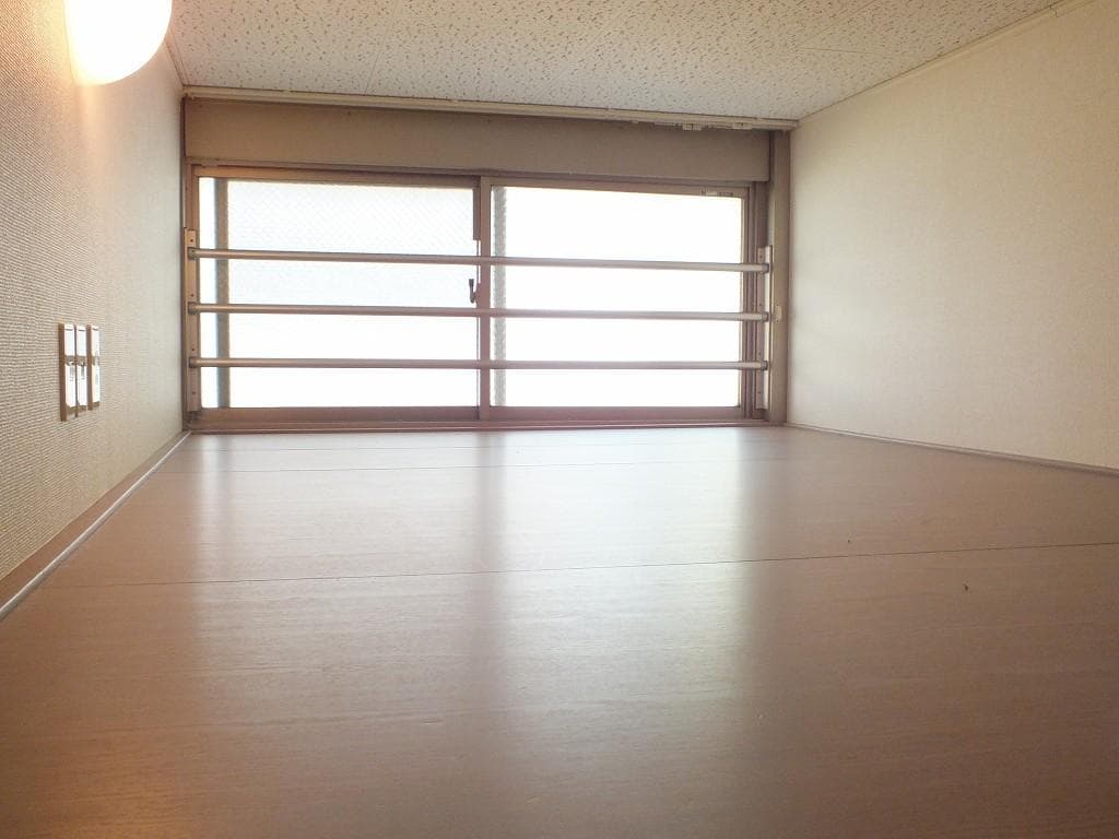 Room image 15