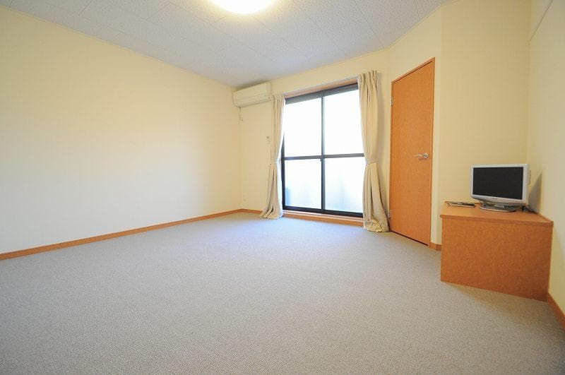Room image 8