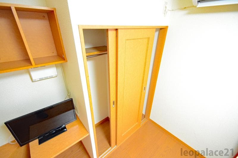 Room image 8