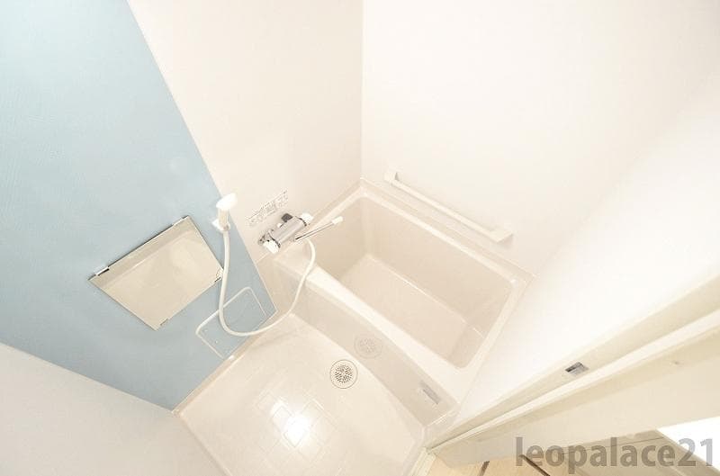 Room image 12