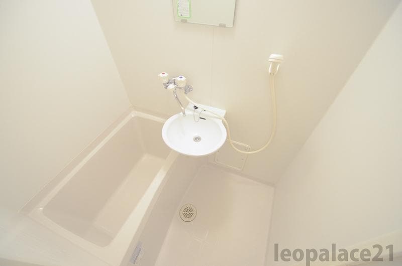 Room image 11