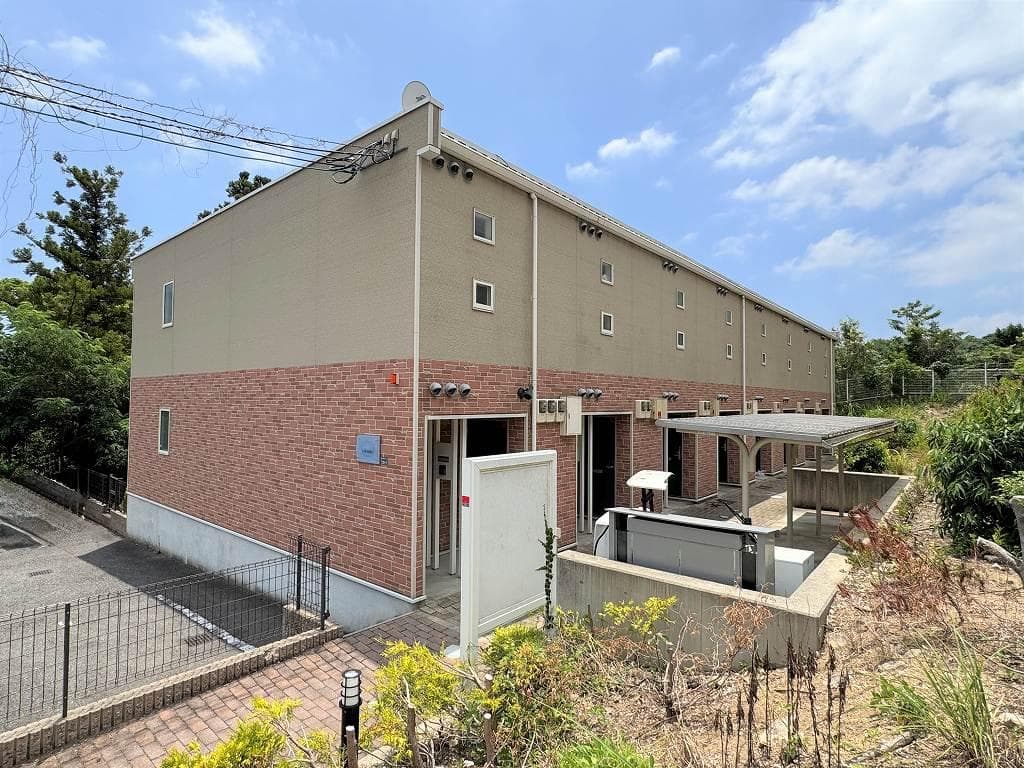 Main exterior of LEONEXT Rokko Shinohara