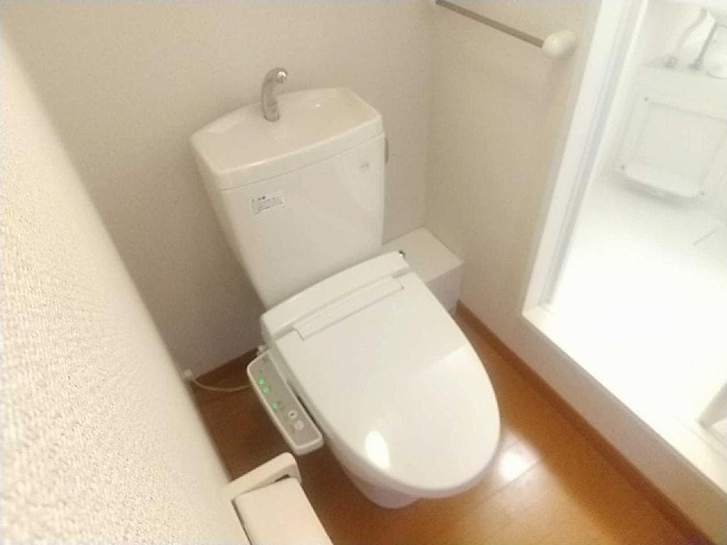 Room image 8