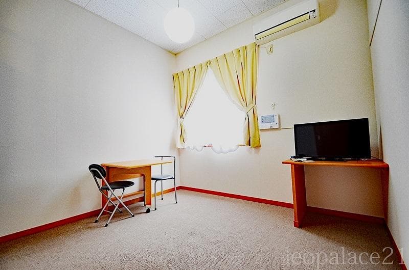 Room image 14