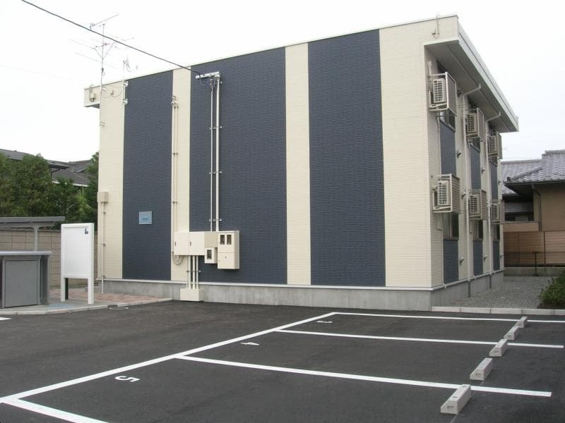 Main exterior of LEONEXT Kagano Nibankan