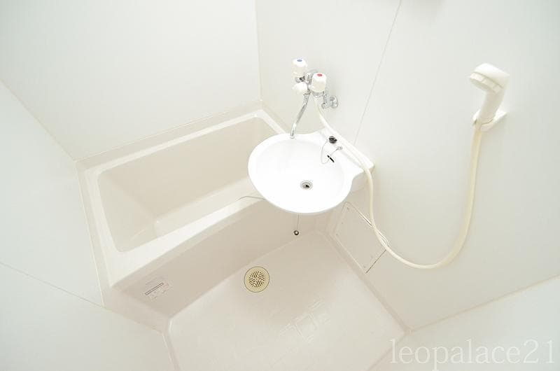 Room image 8