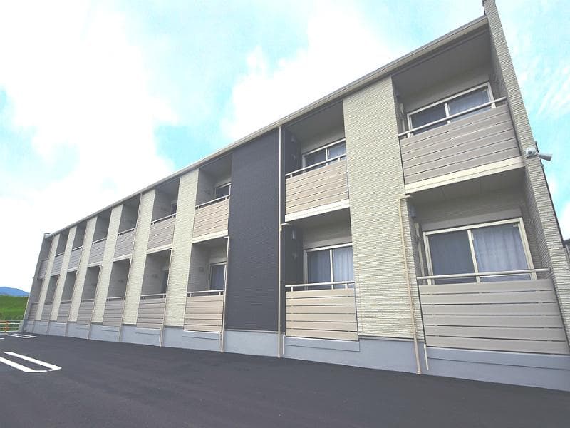 Main exterior of CLEINO Laluce Iizuka