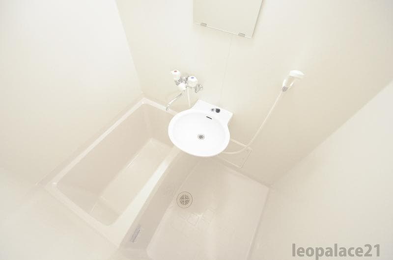 Room image 15