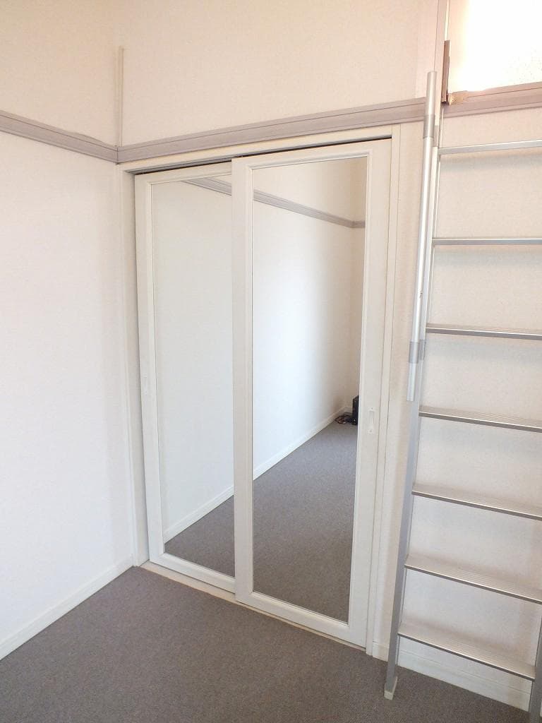 Room image 12