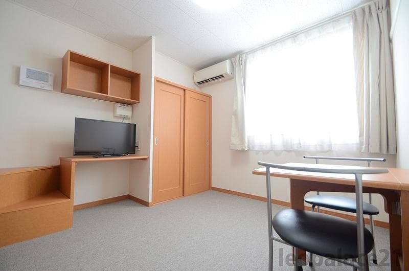 Room image 16