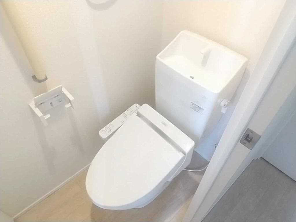 Room image 8