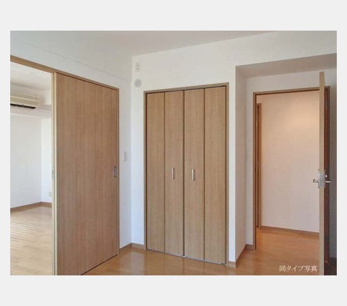 Room image 8