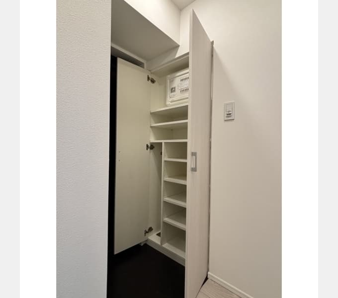 Room image 8