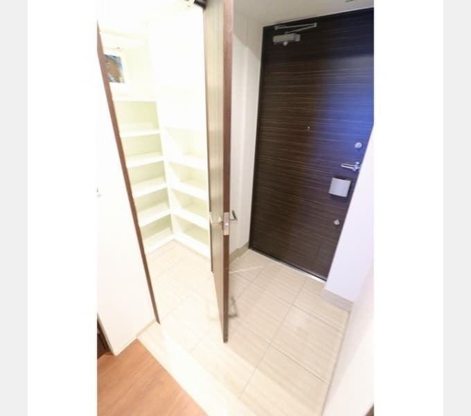 Room image 8