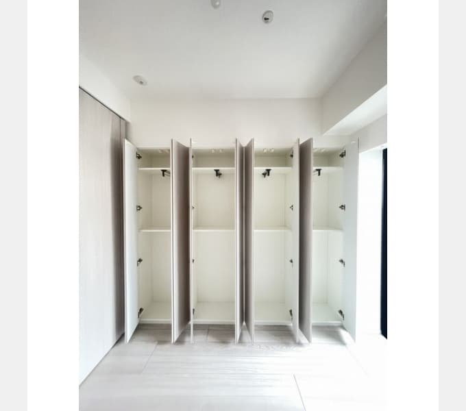 Room image 8