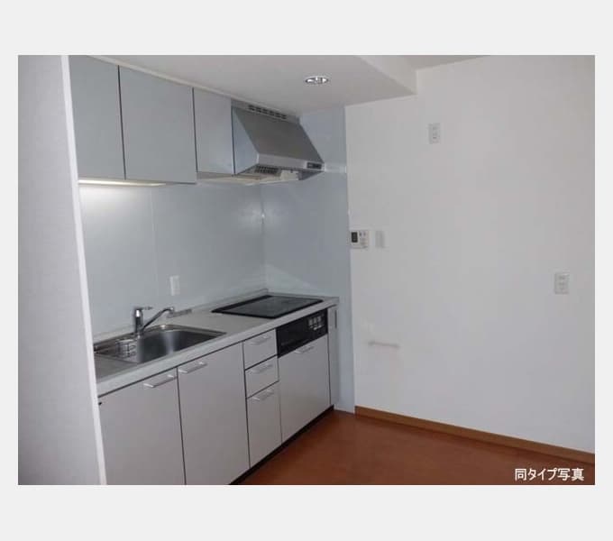 Room image 9
