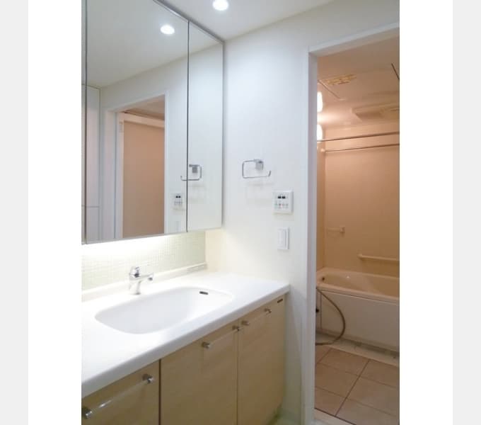 Room image 8