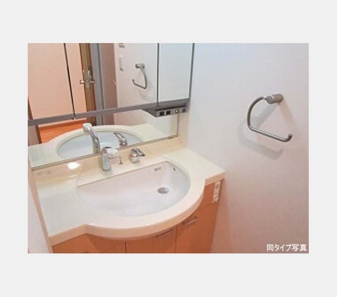 Room image 8