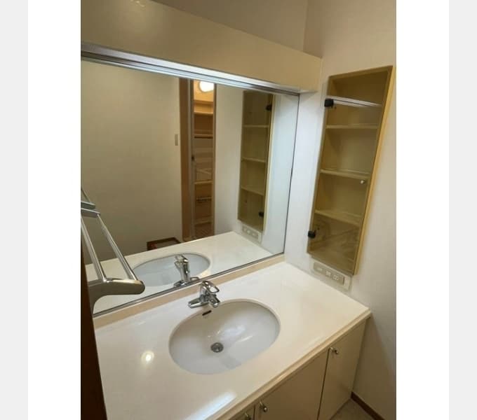 Room image 13