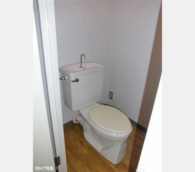 Room image 8