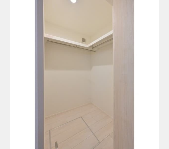 Room image 16