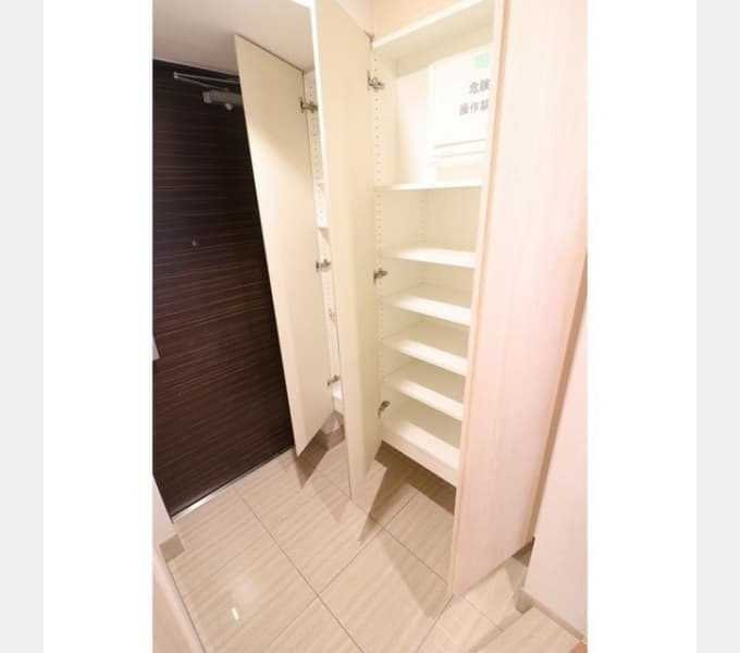 Room image 8