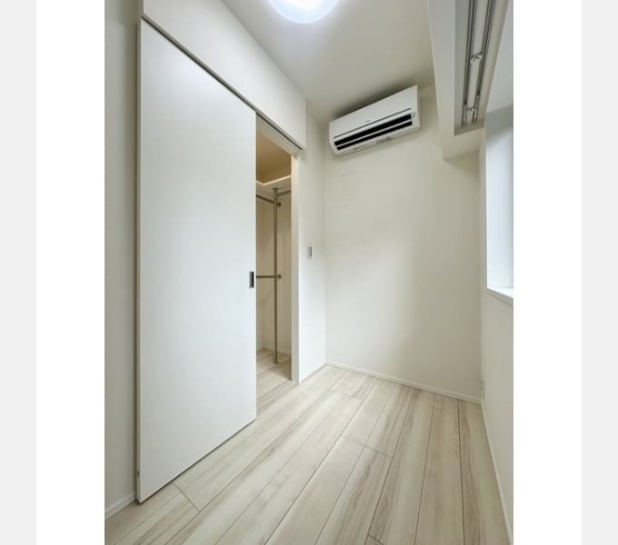 Room image 15