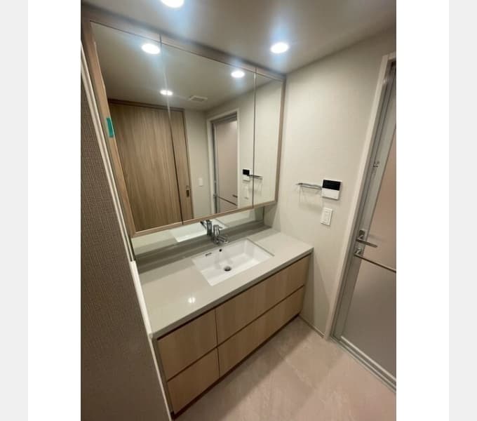 Room image 15