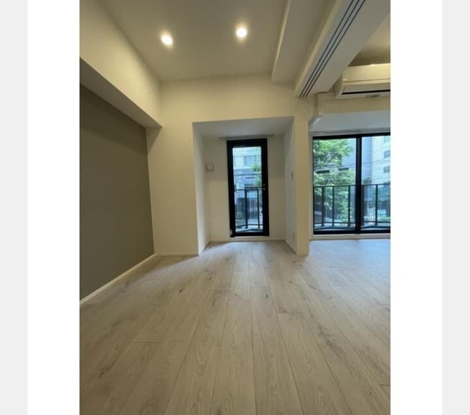Room image 12