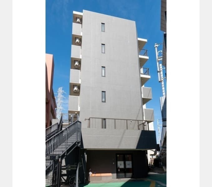 Main exterior of Green Leaf New Tsunashima