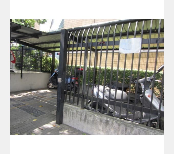 Room image 11