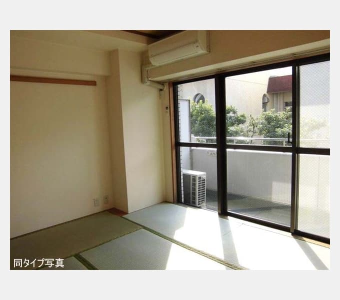 Room image 8