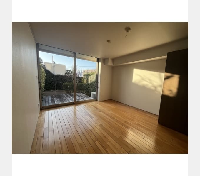 Room image 8