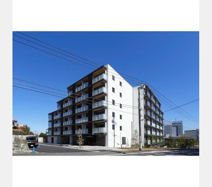 Main exterior of La Tierra Yokohama Tsurumi
