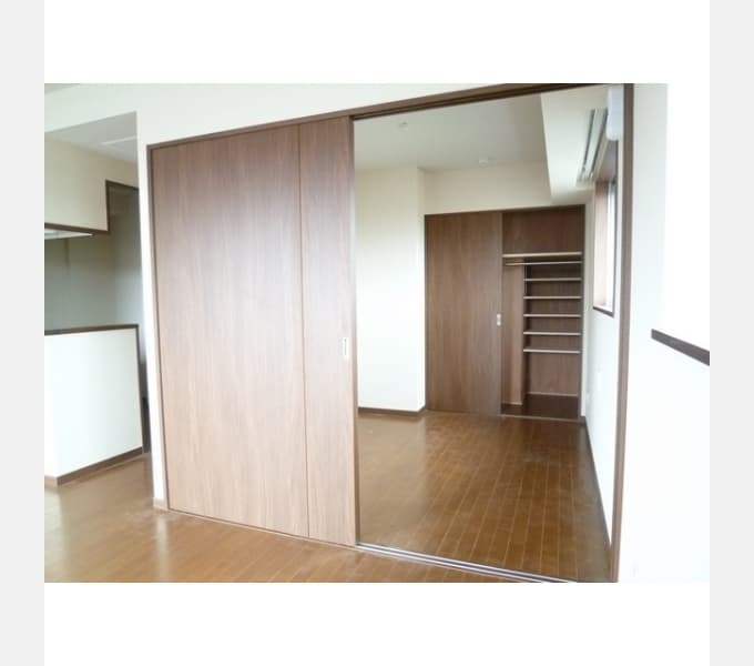 Room image 15