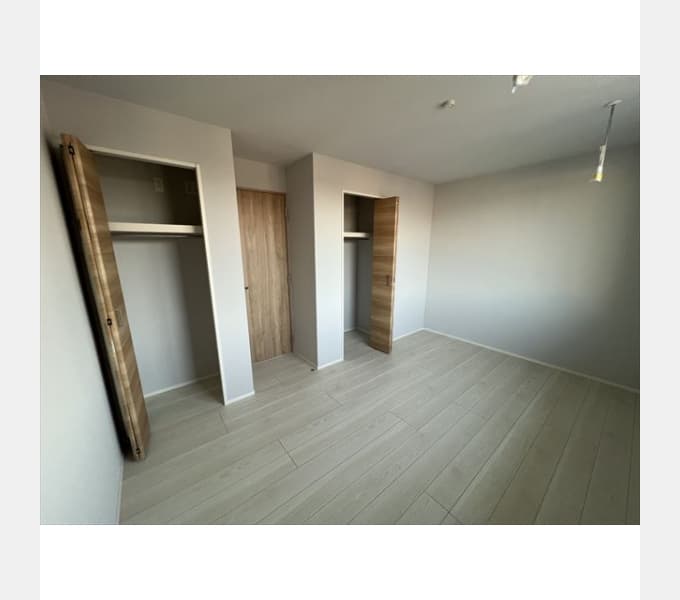 Room image 15