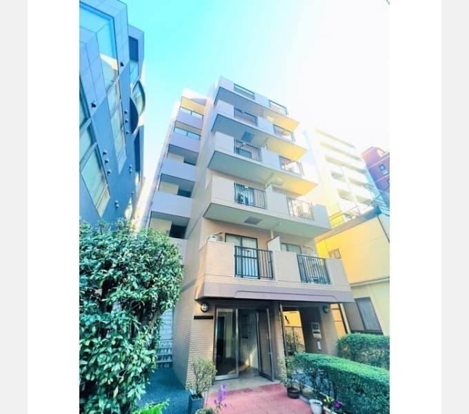 Main exterior of Urban Hill Hongo