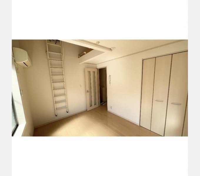 Room image 11