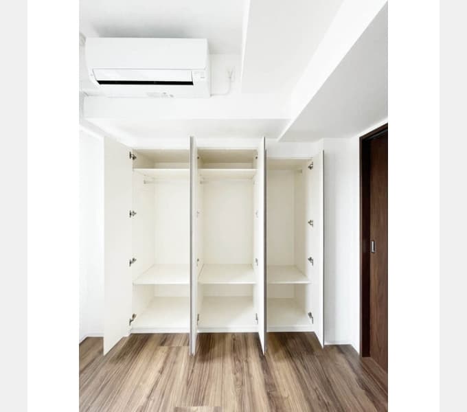 Room image 8