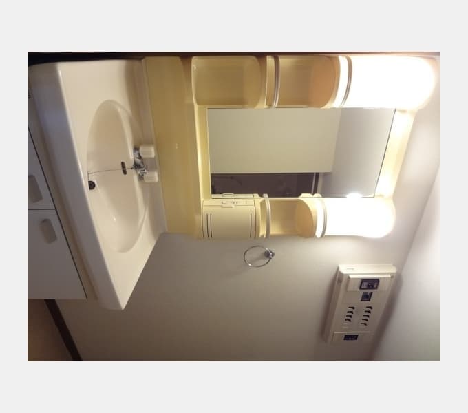 Room image 8