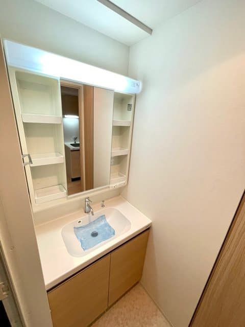 Room image 8