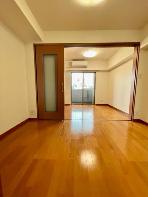 Room image 12