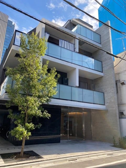 Main exterior of Laclas Yotsuya