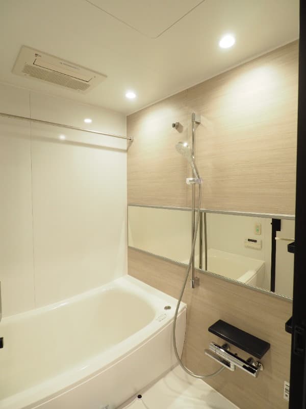 Room image 8