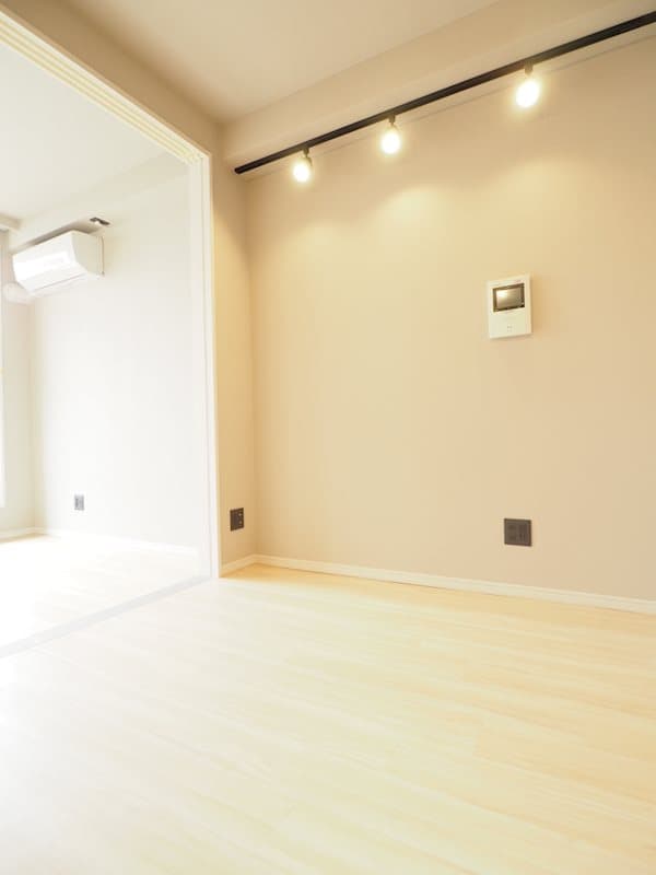 Room image 15