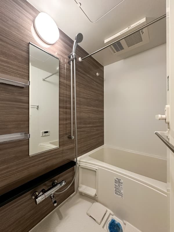 Room image 8