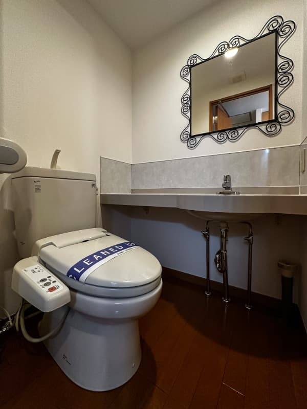 Room image 8