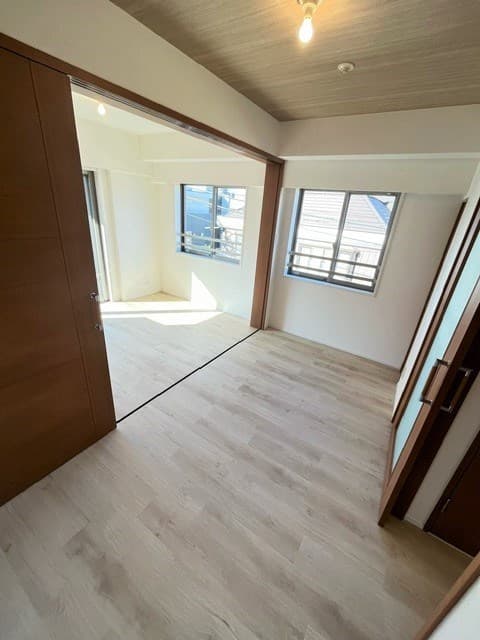 Room image 13