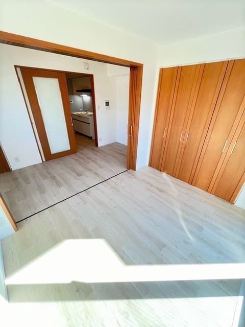 Room image 15